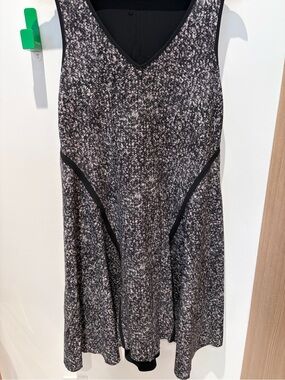 Black & White Indies (Fr) Brand Texture-Pattern V-Neck Sleeveless Dress